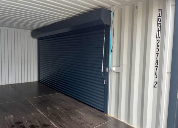 Contenedor de 20 Pies con Persianas y Puerta de Entrada RAL 7016 -C - Imagen 10